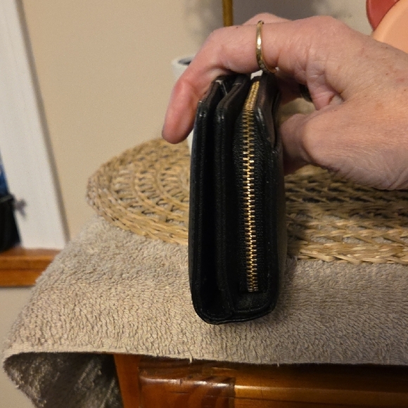 VEUC !!Kate Spade Black Textured Wallet Beautiful π - Picture 9 of 11